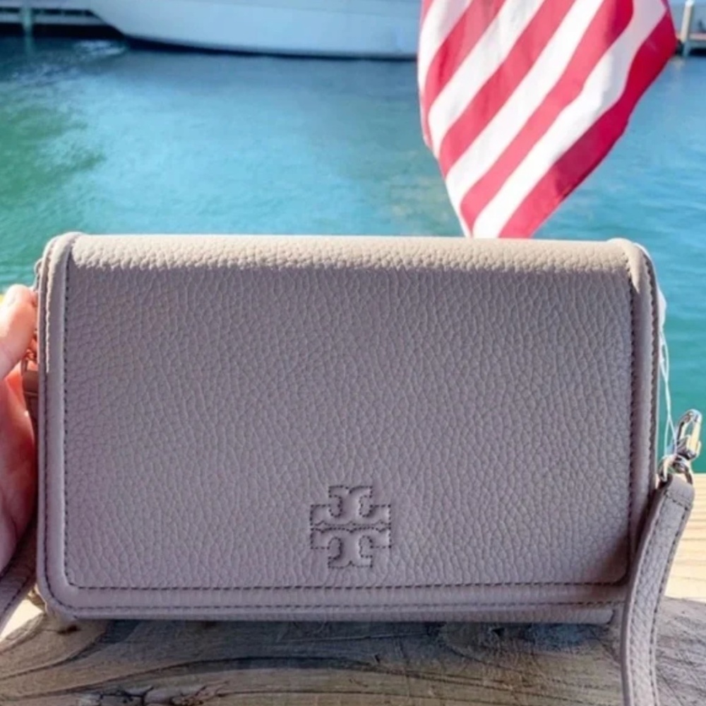tory burch crossbody gray wallet 🌼
